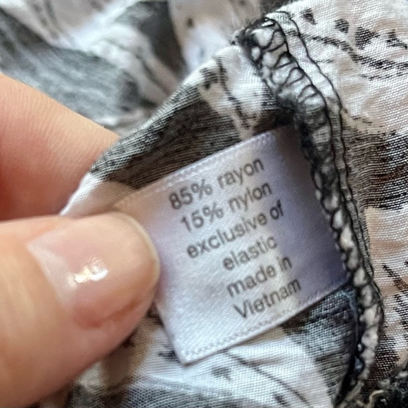 Fun Floral Skirt with Pockets - Picture 6 of 6